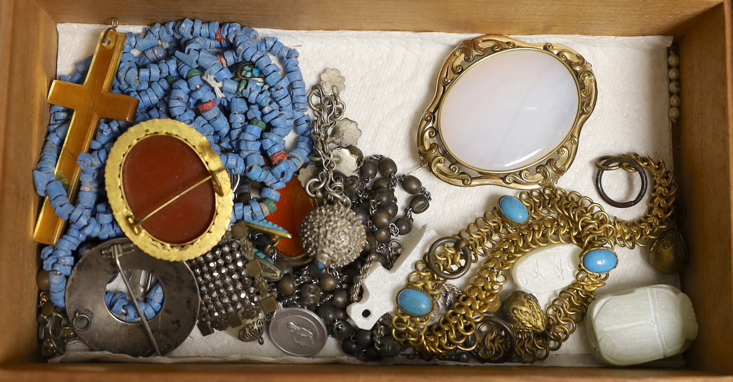 A quantity of Victorian and later jewellery including a garnet brooch, lava pendant, micro mosaics, opal inset silver ring etc.